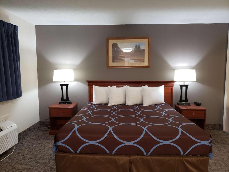 Large King Room - Non-Smoking image 1