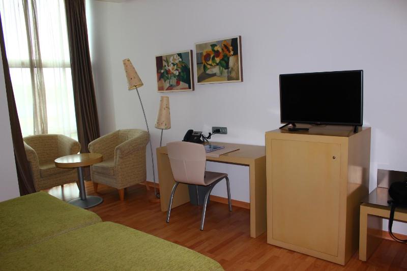 Twin Room image 1