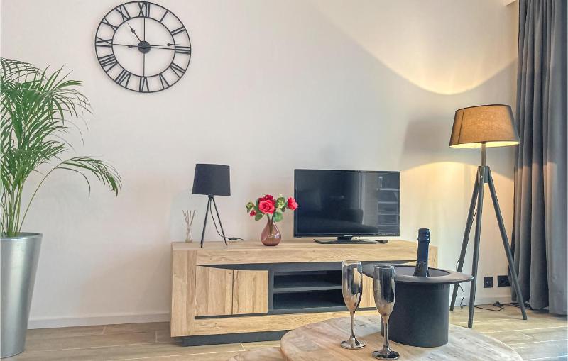 Amazing Apartment In Oostende With Wifi - image 5
