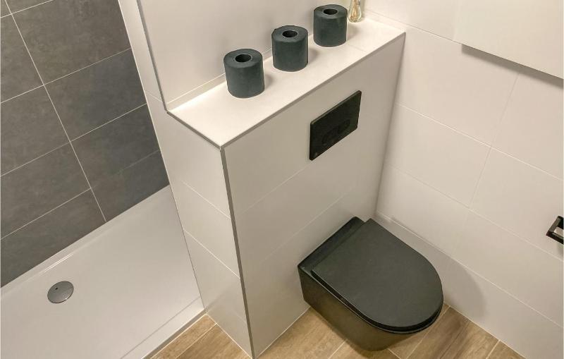 Amazing Apartment In Oostende With Wifi - image 7