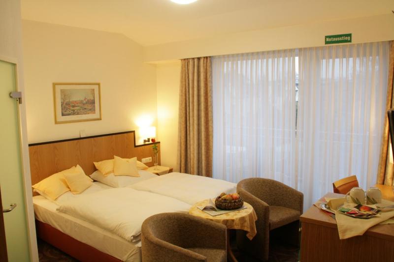 Double Room image 4