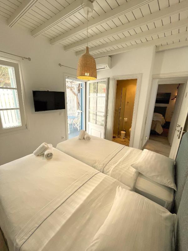 Double or Twin Room with Terrace image 3