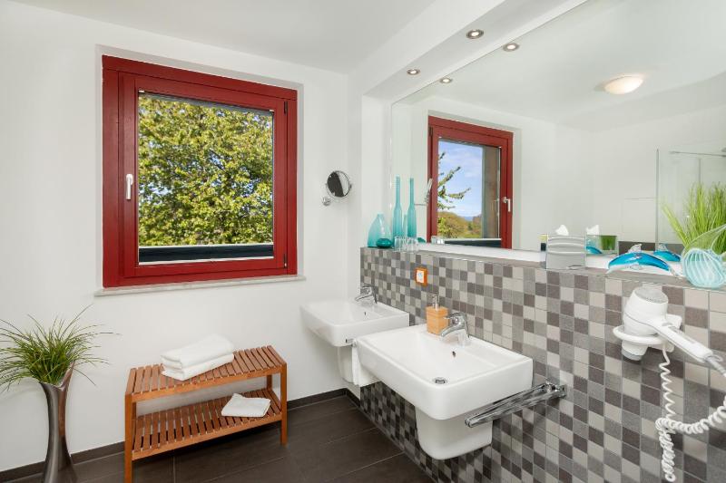 Apartment with Sea View image 3