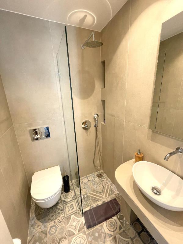 Double Room with City View image 4