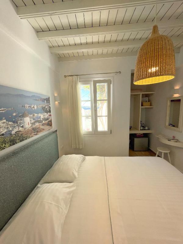 Double Room with City View image 1