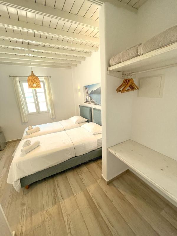Double or Twin Room with City View image 4