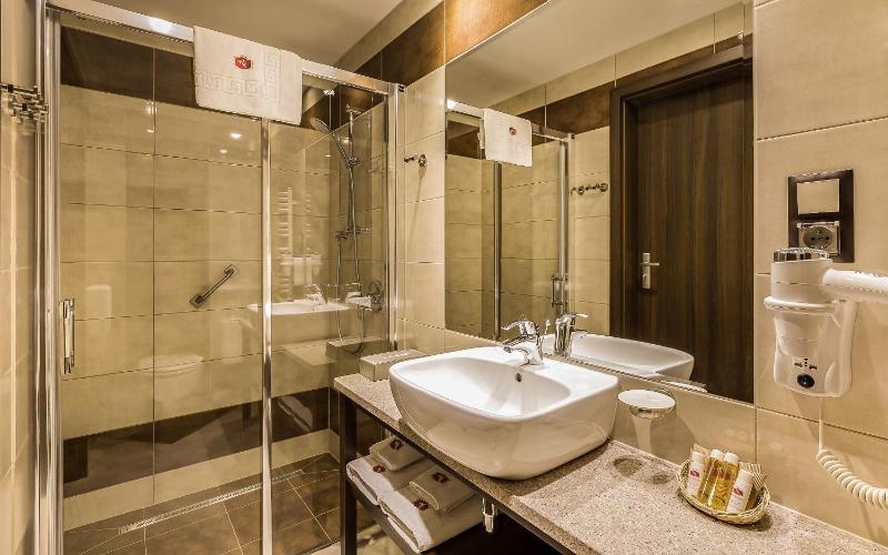 Double or Twin Room with Balcony image 2