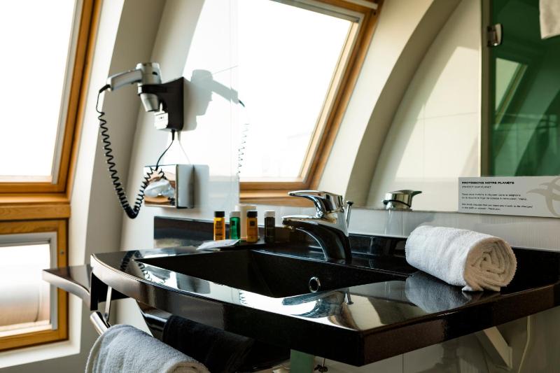 Standard Triple Room image 2