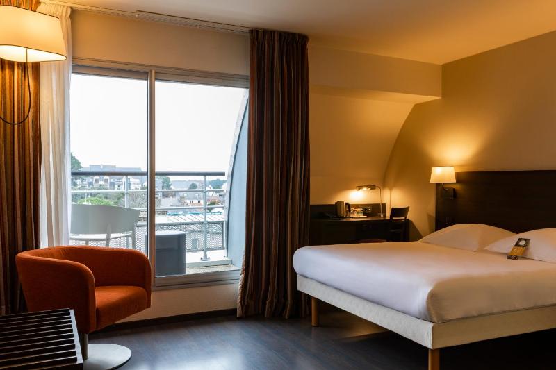 Standard Double Room image 3