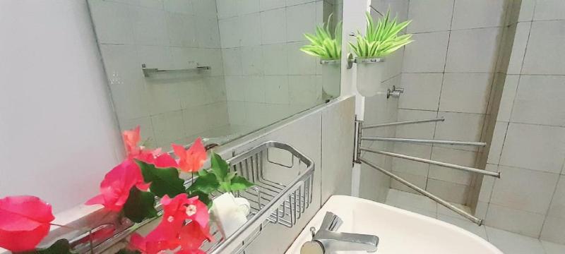 Isuru Holiday Inn - image 16