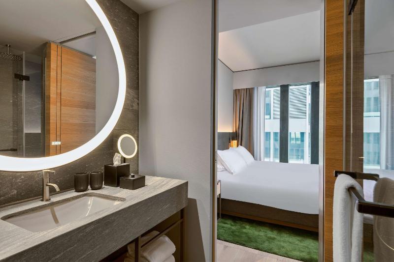 King Room - Club Access image 3