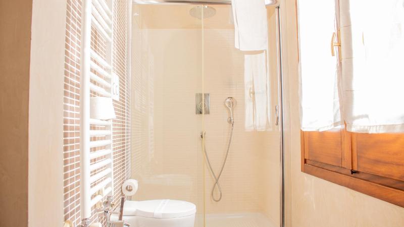 Deluxe Double Room image 2