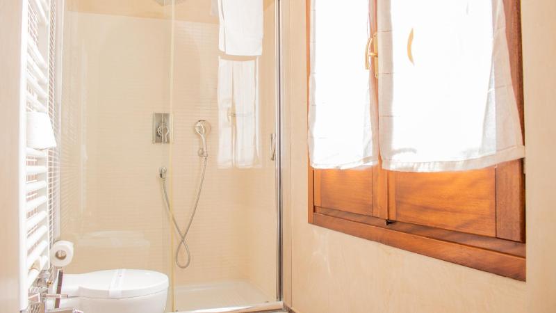 Deluxe Double Room image 3