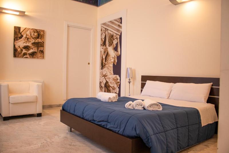Deluxe Double Room image 1