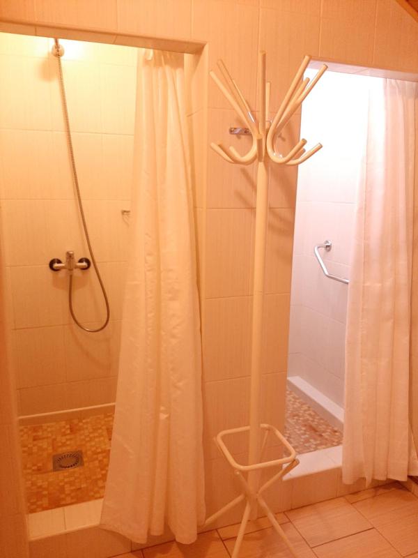 Triple Room with Shared Bathroom image 1