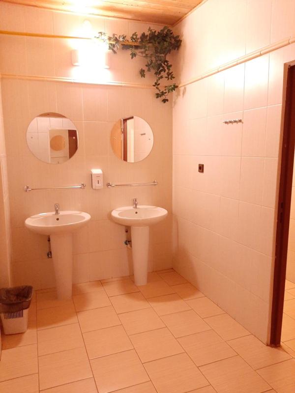 Basic Triple Room with Shared Bathroom image 3