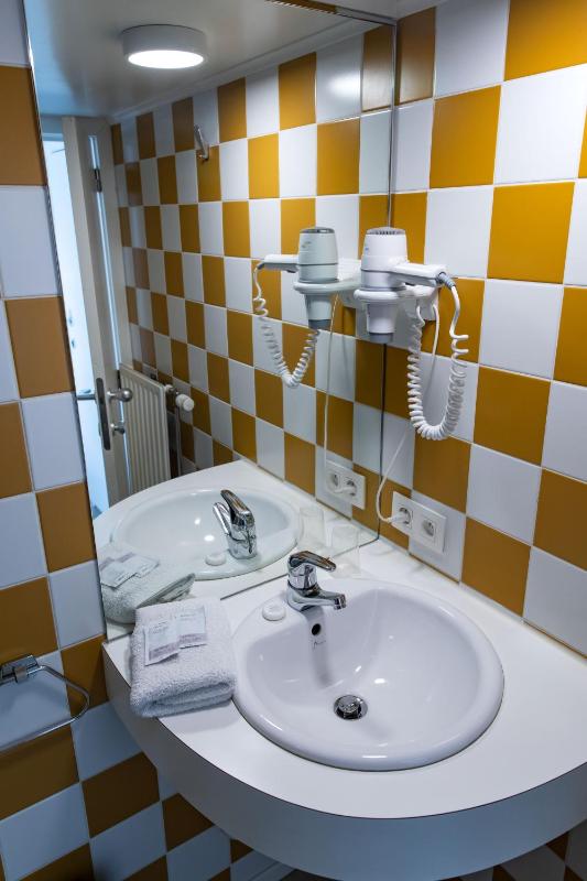 Double Room with Private Bathroom image 4