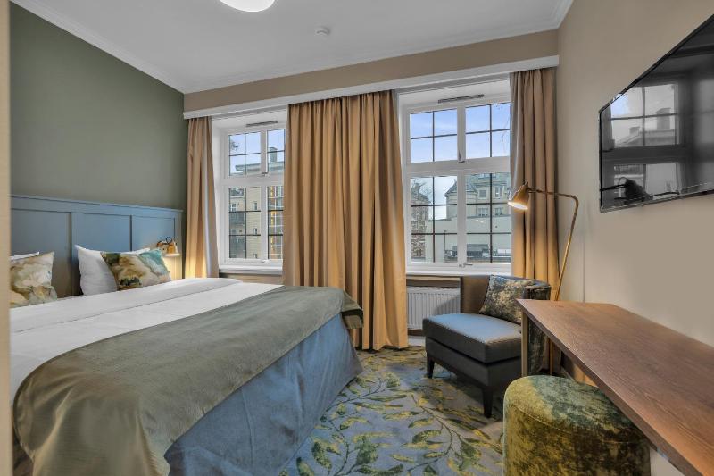 Standard Double Room image 3