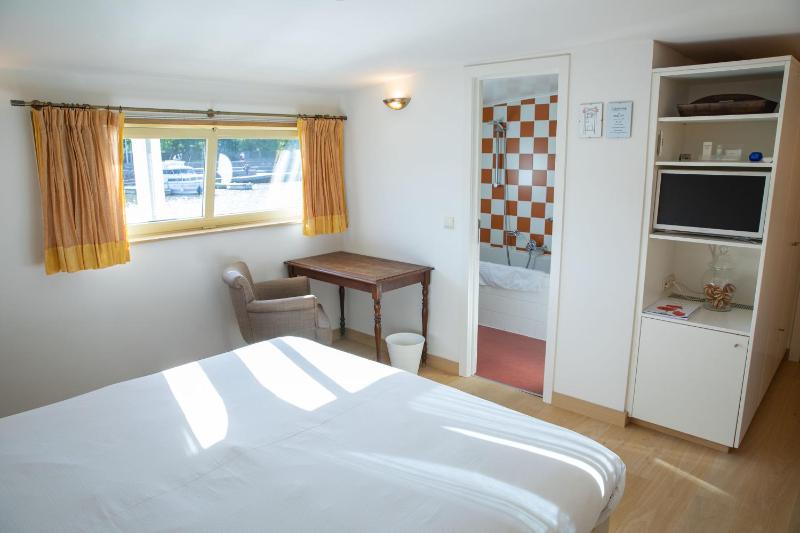 Double Room with Private Bathroom image 3