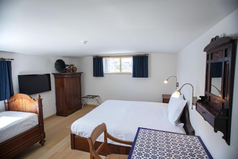 Triple Room with Bathroom image 1