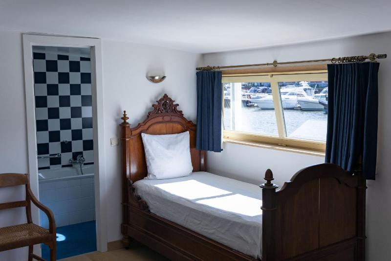 Triple Room with Bathroom image 4