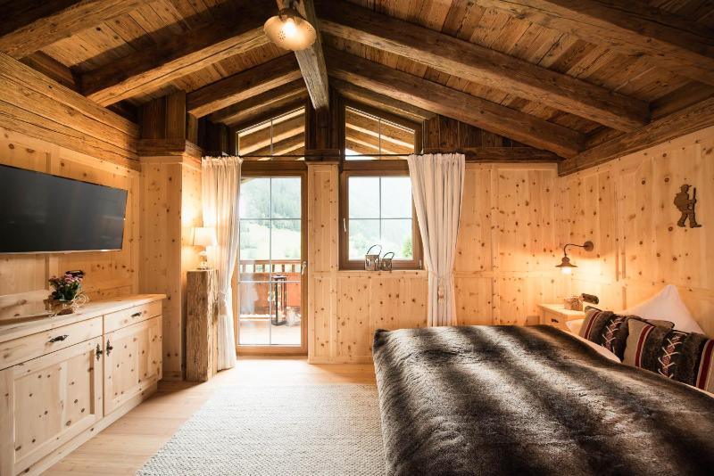 Two-Bedroom Chalet image 3