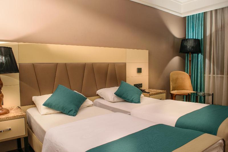 Standard Quadruple Room image 1