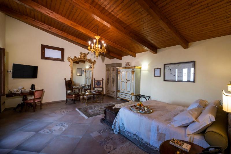 Executive Suite image 3