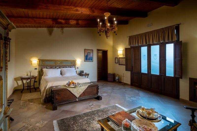 Executive Suite image 4
