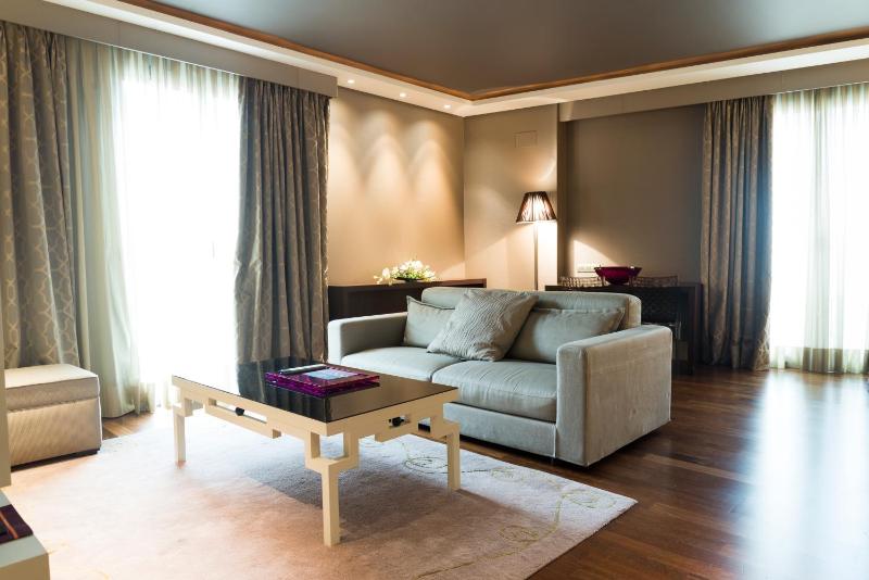 Deluxe Suite image 3