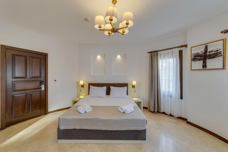 Deluxe Room image 3