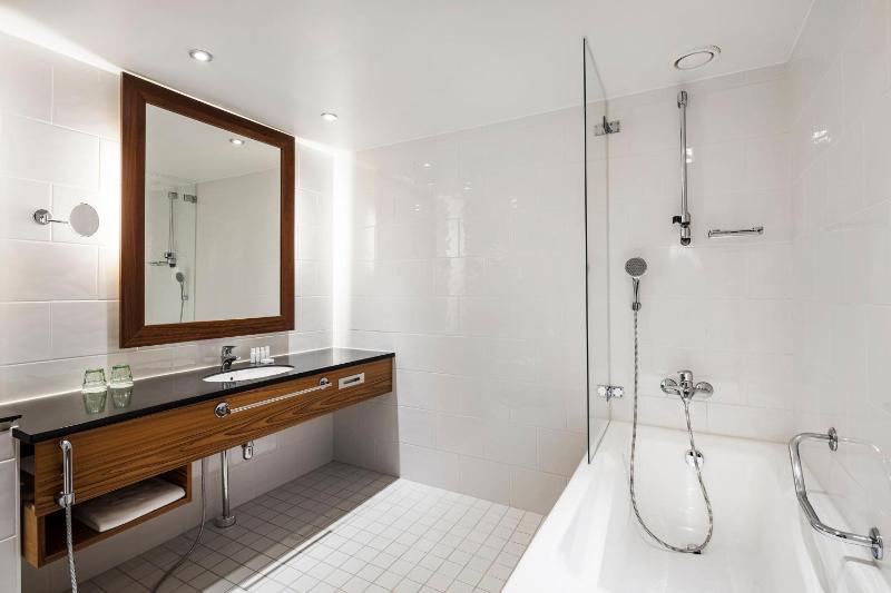 Standard Room image 4