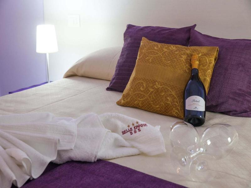 Double Room image 3