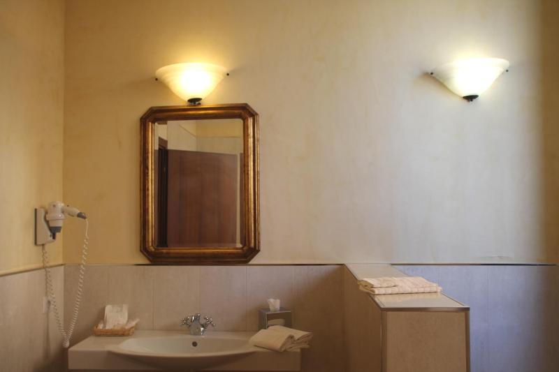 Superior Triple Room with City View image 4