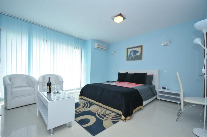 Studio with Sea View image 4