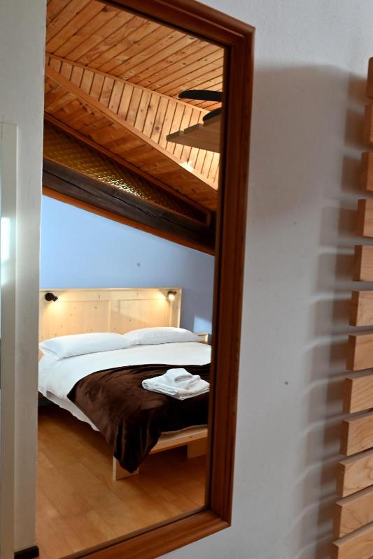 Triple Room with Shared Bathroom image 2