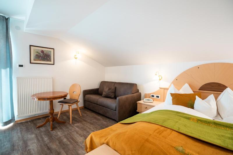Studio Apartment image 3