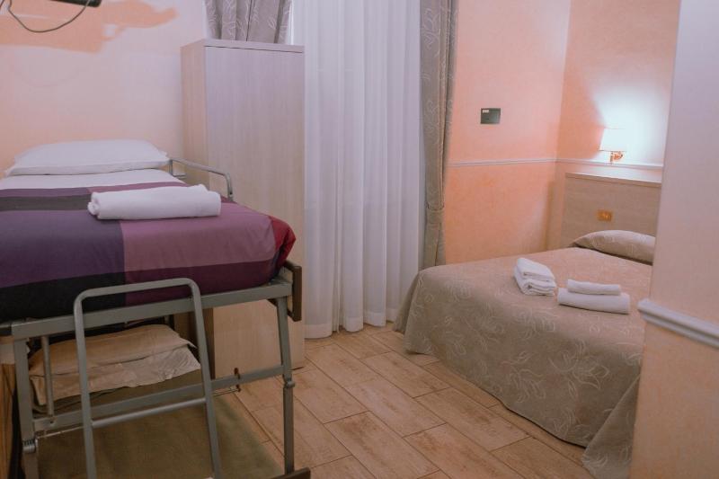 Quadruple Room image 4