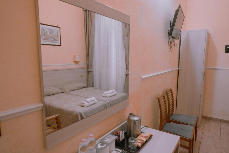 Standard Double Room image 2