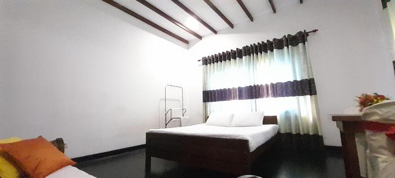 Isuru Holiday Inn - image 2