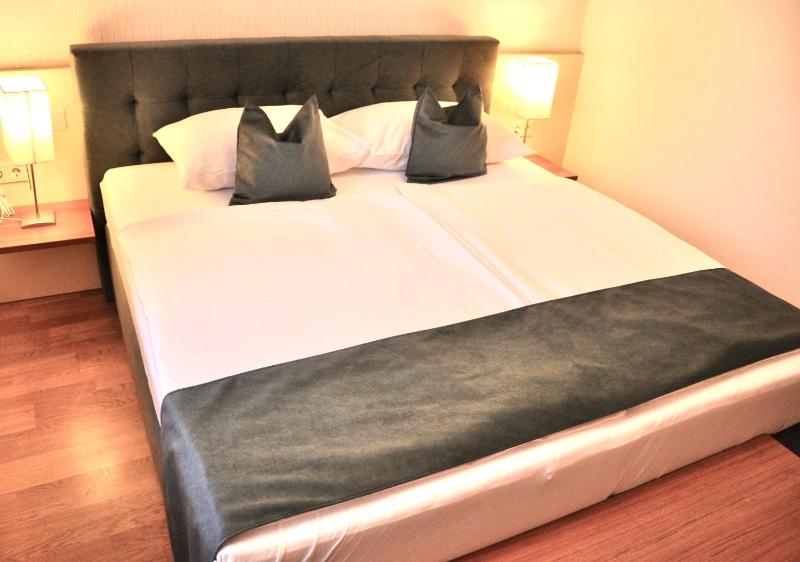 Double Room image 4