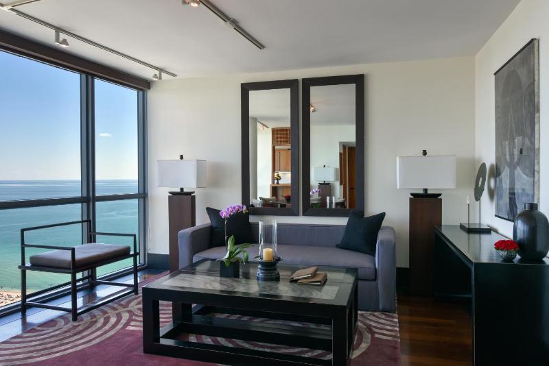 One-Bedroom Suite with Ocean View image 3