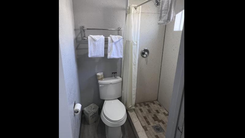King Room image 4