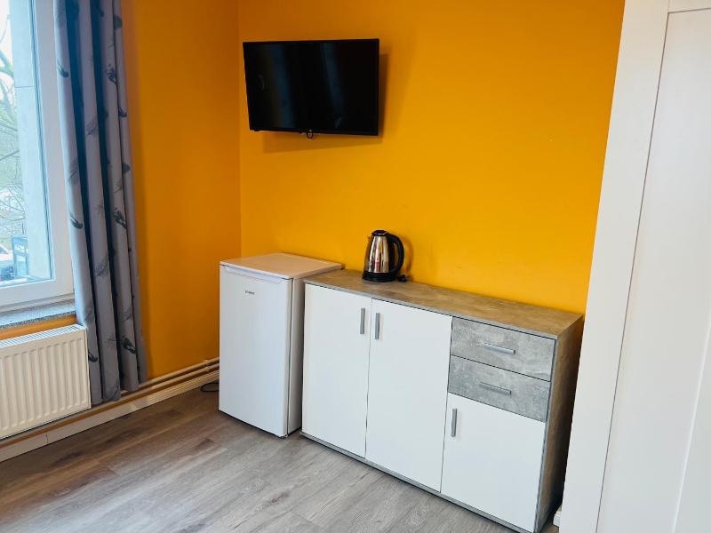 Family Room image 2
