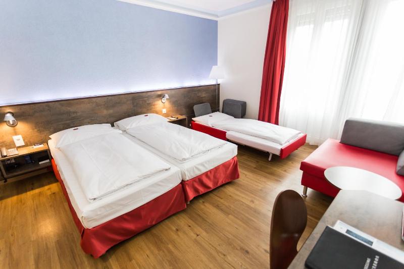 Triple Room image 2