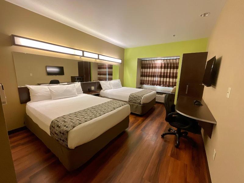 Queen Room with Two Queen Beds - Disability Access image 1