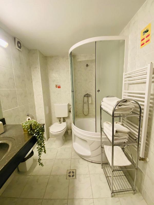 Double Room image 4