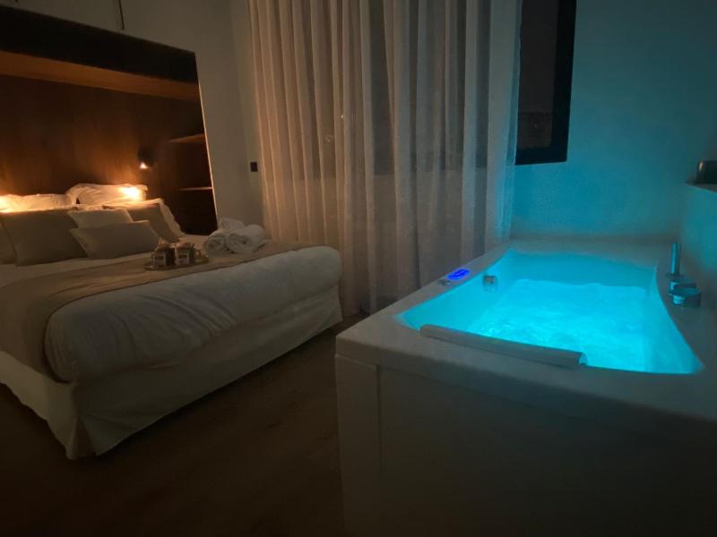Jacuzzi Bay avec LITERIE GRAND LUXE proche du lac Annecy Avenue du Parmelan - image 23