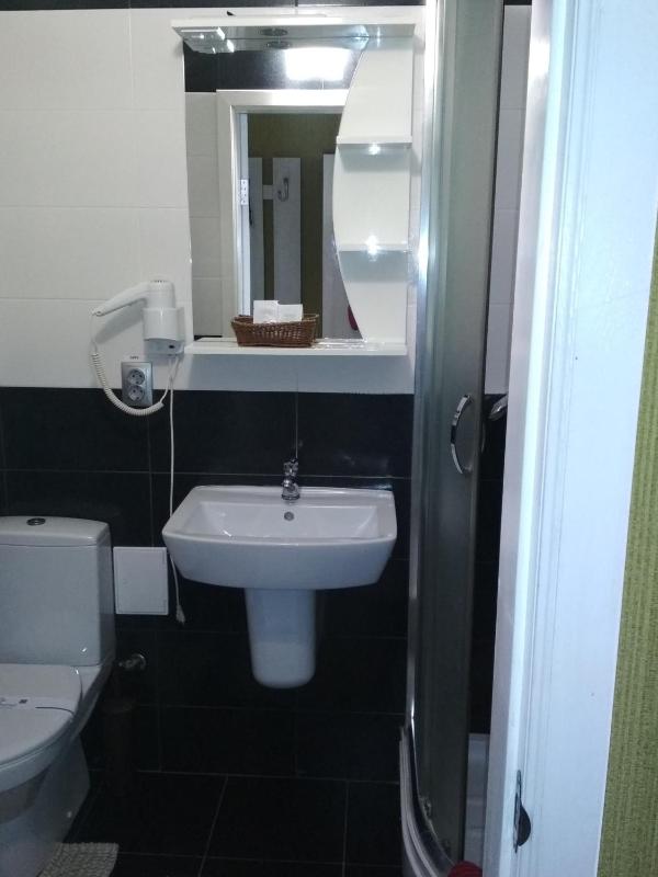 Budget Twin Room image 3
