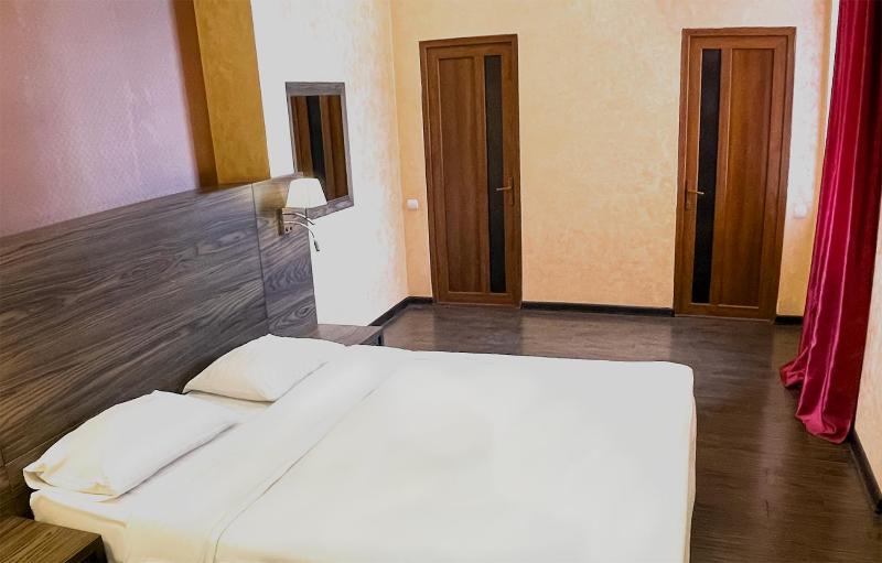 Deluxe Double Room image 1